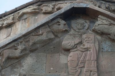 Akdamar Evangelist John relief 4370.jpg