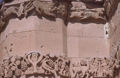 Akdamar Grape harvest time relief 057.jpg