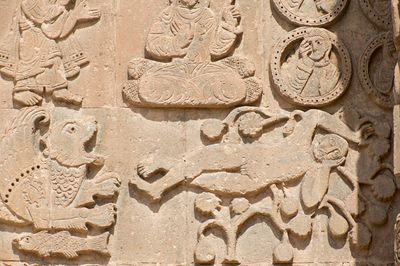 Akdamar ruler relief 4299.jpg