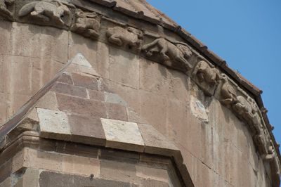 Akdamar Running animals under roof relief 4345.jpg