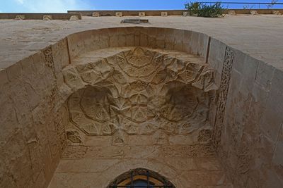 Mardin Sultan Isa Medresesi Courtyard looking east to Portal to mosque in 2025 8910.jpg