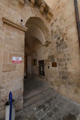 Mardin Ulu Camii Courtyard at east entrance in 2025 1017.jpg