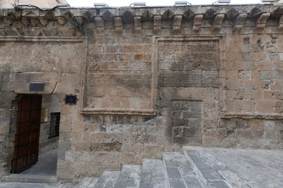 Mardin Ulu Camii Exterior at east entrance in 2025 0973.jpg