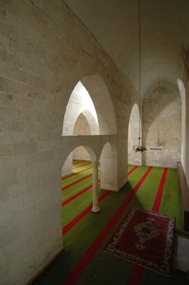 Mardin Ulu Camii Interior (before restoration) in 2005 2342.jpg