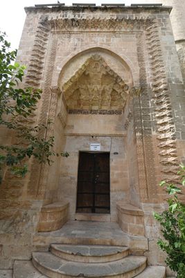 Mardin Melik Mahmut Camii East side in 2025 0930.jpg