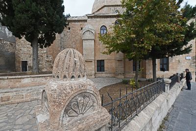 Mardin Melik Mahmut Camii South side in 2025 0927.jpg