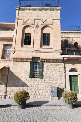 Mardin Building at Hkmet Caddesi 23 0819.jpg