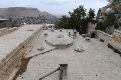 Mardin Roof of probable bath near Hattuniye mosque in 2025 0945.jpg