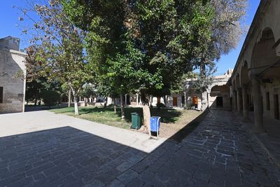 Şanlıurfa Rızvaniye Camii courtyard in 2025 1193.jpg