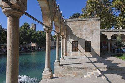 Şanlıurfa Rızvaniye Camii courtyard in 2025 9231.jpg