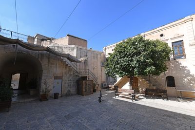 Şanlıurfa Çarhoğlu Mosque Courtyard in 2025 1284.jpg