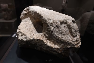 Urfa museum Karahantepe Pillar fragment with human head depiction in 2025 1214.jpg