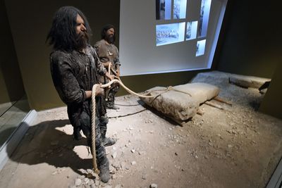 Urfa museum Creating pillars - Neolithic age in 2025 1216.jpg