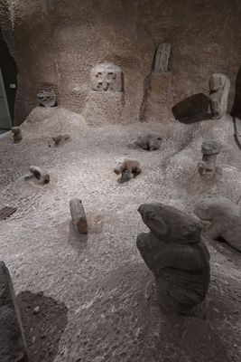 Urfa museum Roaming group Gbekli Tepe in 2025 1212.jpg