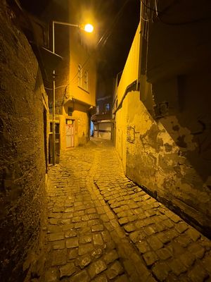 Diyarbakır Street scene in Sur in 2025 1537.jpg