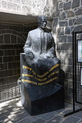 Diyarbakır Cahit Sıtkı Tarancı House Museum Sculpture in 2025 8754.jpg