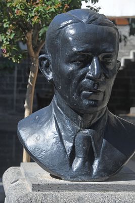 Diyarbakır Cahit Sıtkı Tarancı House Museum Sculpture in 2025 8760.jpg