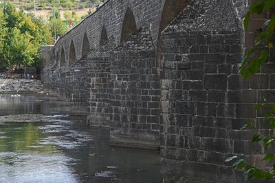 Diyarbakır Ten-Arched Bridge View from nortwest side of Tigris in 2025 9133.jpg