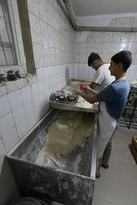 Diyarbakır Bakers at work in 2025 0807.jpg