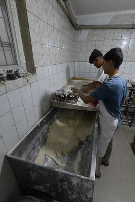 Diyarbakır Bakers at work in 2025 0808.jpg