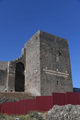 Diyarbakır Outside walls East side D breach west of Fındık Burcu in 2025 8654.jpg