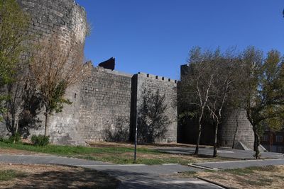 Diyarbakır Outside walls West side A from Urfa Kapısı to corner to south in 2025 8740.jpg