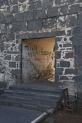 Diyarbakır Outside walls North side A from Dağ Kapı to northeast corner in 2025 8605.jpg