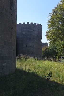 Diyarbakır Outside walls North side B from Dağ Kapı to west in 2025 8730.jpg