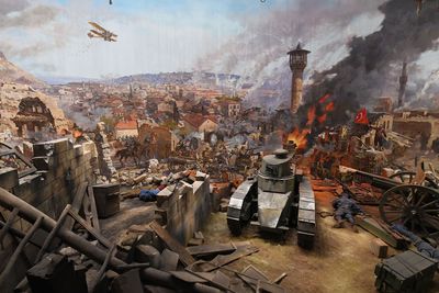 Panorama 25 Aralik Mzesi Panorama part Tank and mosque scene in 2025 1375.jpg