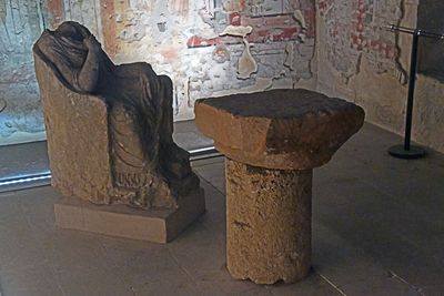 Gaziantep Zeugma Museum Seated person with table from Zeugma, Limestone, Roman Period in 2025 9434.jpg