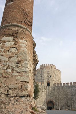 Yedikule South tower and minaret in 2006 3454