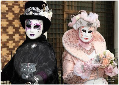 Chapeau noir et rose
