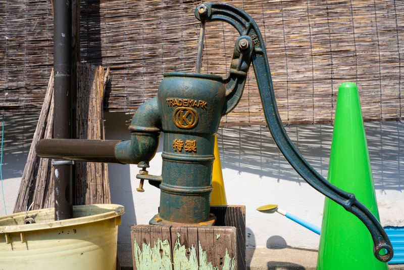 Its the pump, not the photographer, thats dizzy.