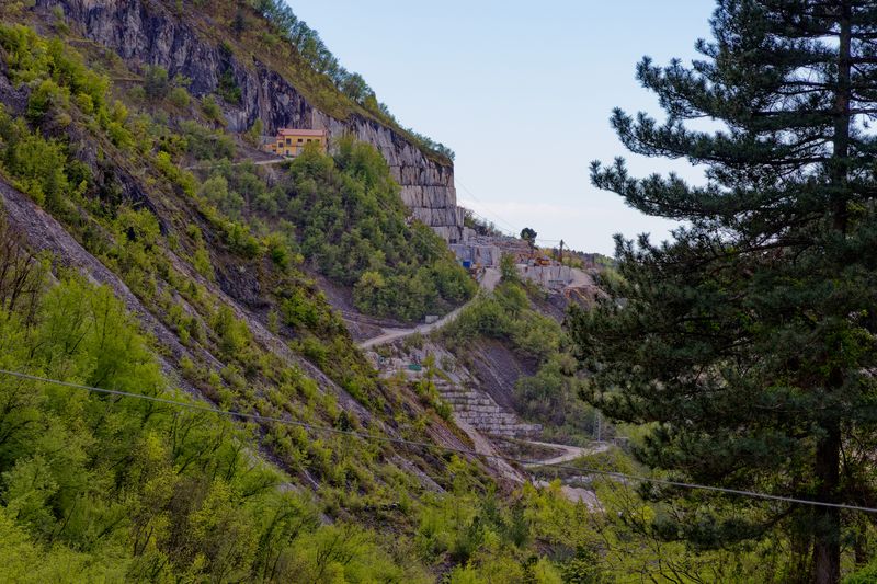 Working marble quarry at Colonnato