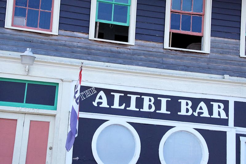 Alibi Bar