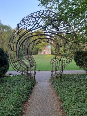 Entryway to the anonymous urn plot