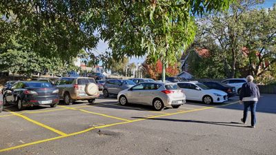 009.jpg A qick 5 min. walk through car park to St. Vincents Calvary Hospital