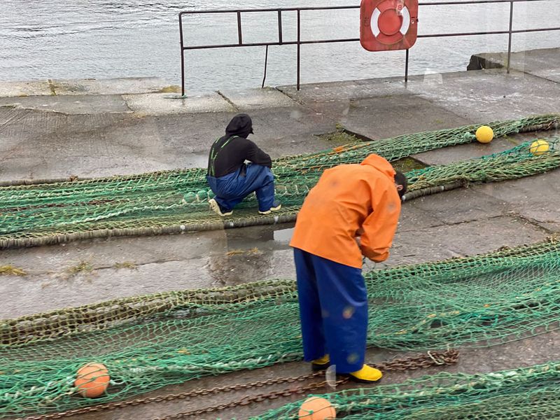 06-09 Mending nets i0386