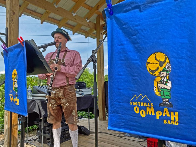 05-13 Oompah i6934