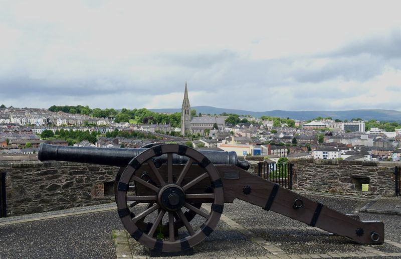 06-12 Cannon on old Derry city wall 4924