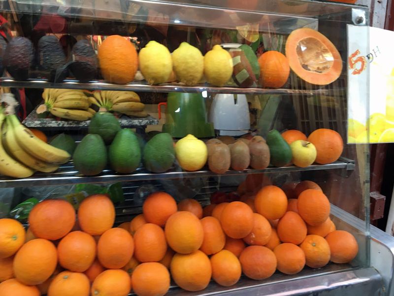 Fruit shot on the fly - Moroc-i0283