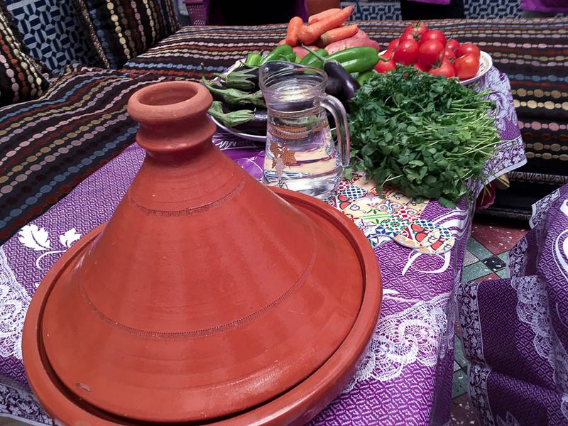 Tagine and ingredients - Moroc-i0347
