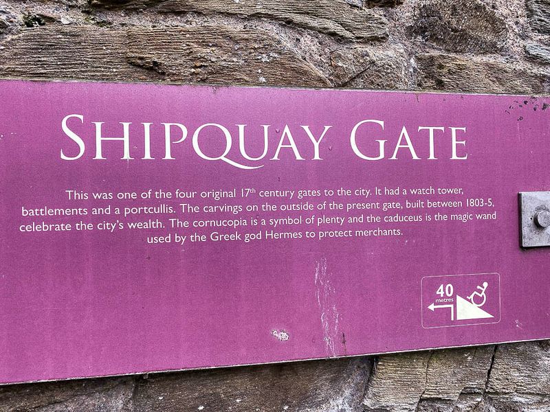 06 12 Shipquay Gate i0822