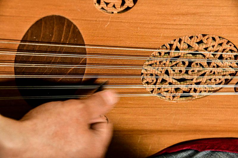 Hamza El Faziki plays the oud Moroc-3502