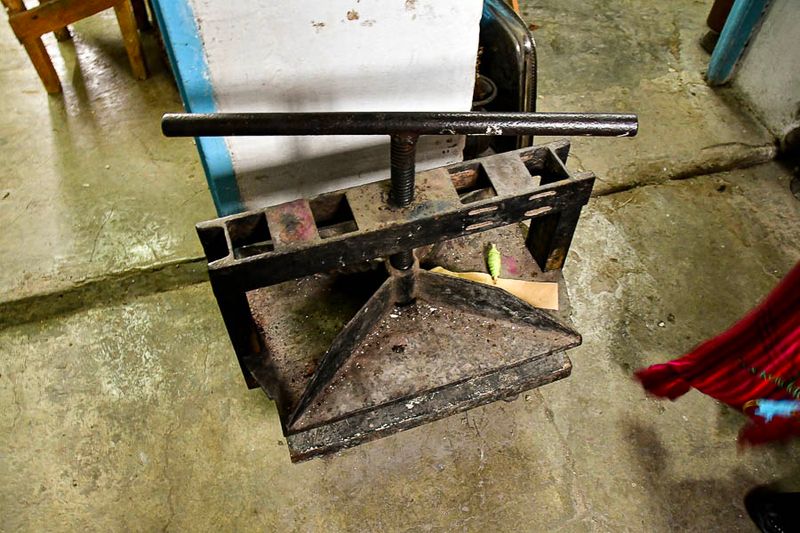 Book press Moroc-3504