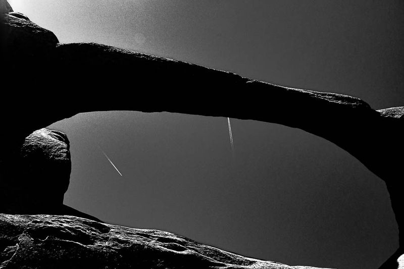 05-02 Arch and contrails Utah19-2-0939bw