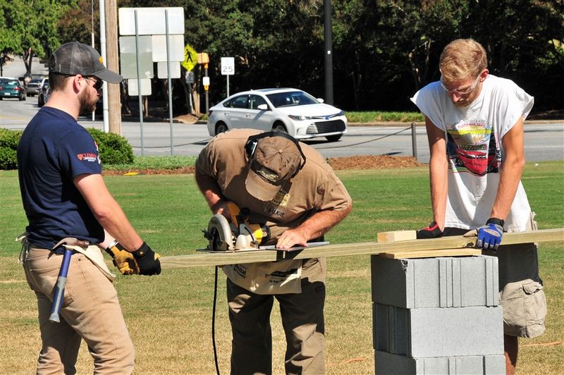 Student volunteers 6854