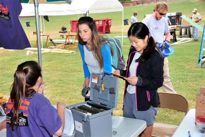 Student volunteers HH16 6912