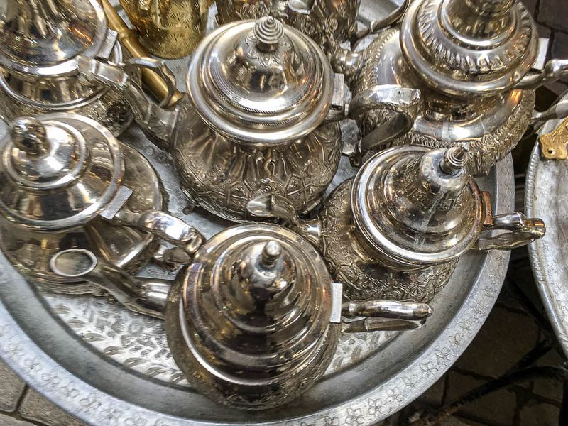 Tea sets for sale in the Medina Moroc-i0571
