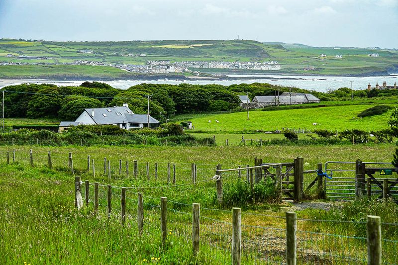 06 13 Countryside surrounding the Giant's Causeway 5115